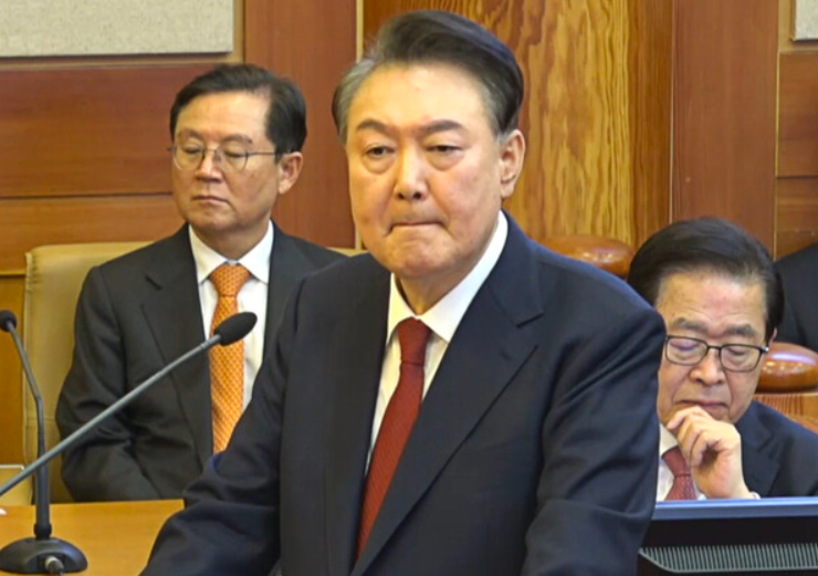 "<b>윤석열</b> 내란 혐의 두 번째 <b>재판</b>, 법원 <b>지하</b> <b>출입</b> 허용 결정"