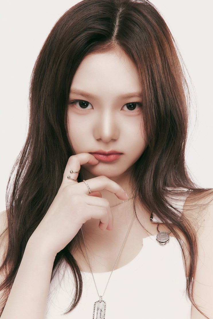 ‘<b>아이랜드2</b>’ 출신 <b>링링</b>... <b>린브랜딩</b> 첫 글로벌 걸그룹 멤버... 