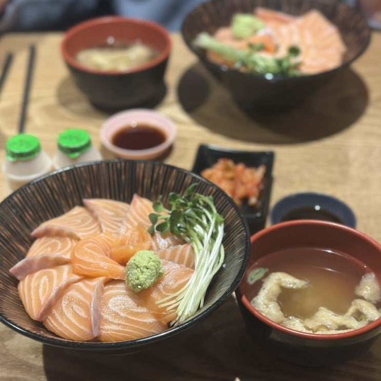  분당 서현 일본 전통 돈부리 요리를 먹을 수 있는 사케동 맛집 하치로돈부리 사케동 생연어 덮밥 리뷰.