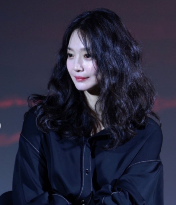 <b>신민아</b> <b>재혼황후</b> 앞두고 레전드 미모 갱신, 피부관리 어떻게... 
