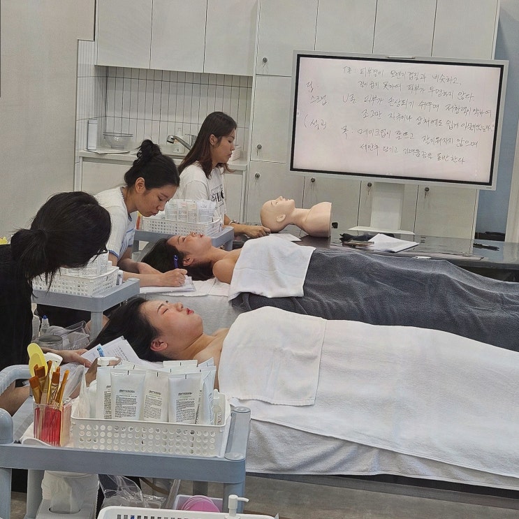  피부미용 전문가로 성장할 수 있는 대구미용학원 아비에미용학원 대구본원