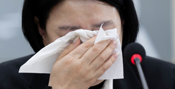 “진실 밝혀달라” 故 <b>오요안나 어머니</b> 국회서 오열