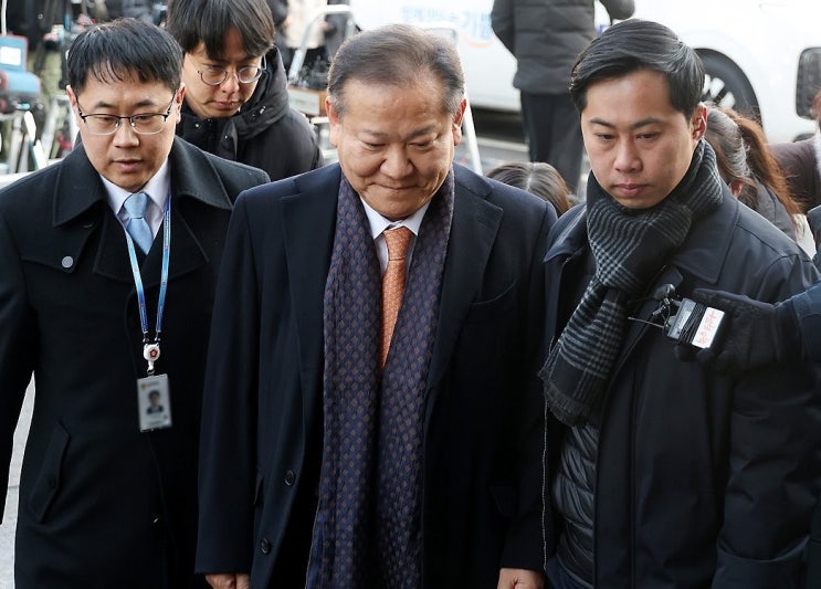 경찰, <b>이상민 전 장관</b> 소환 조사…언론사 <b>단전</b>·<b>단수</b> 지시 <b>의혹</b>... 