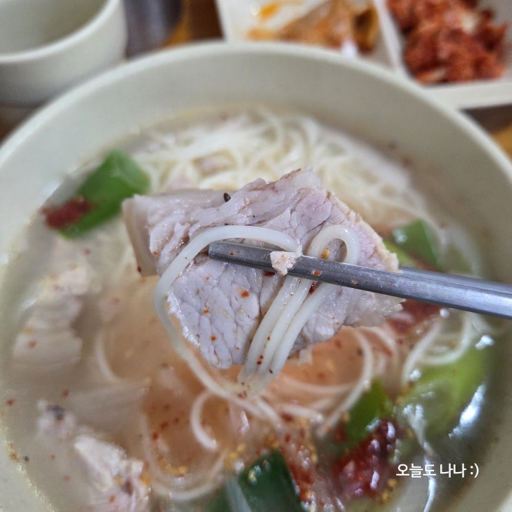  마라도 근처 제주도 고기국수 영해식당, 70년 전통에 수육과 몸국까지 알차게?! :D