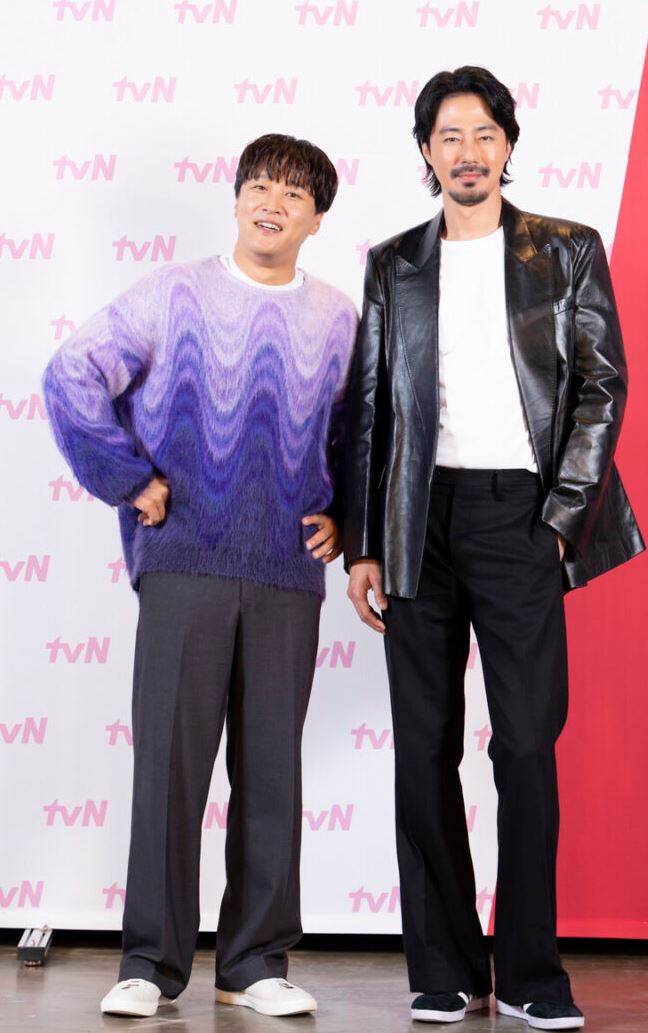 <b>조인성</b> ‘핸썸가이즈’ 현실판?! <b>소속사</b> ‘<b>베이스캠프 컴퍼니</b>... 