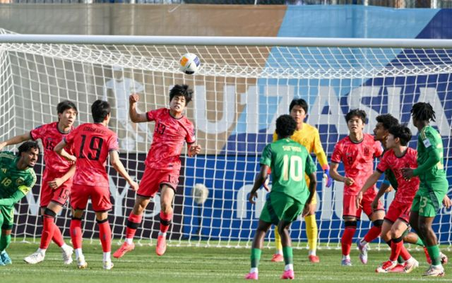  'U17' 한국, 사우디에 승부차기 끝 패배… 북한, 우즈벡전 0-3 패배
