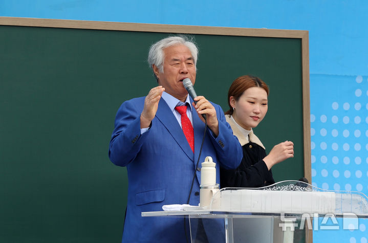 전광훈 "대선 출마하겠다…국민의힘 당선 안 시켜" 전광훈 "대선 출마하겠다…국민의힘 당선 안 시켜"