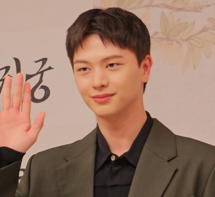 육성재 짧은머리 드랍컷