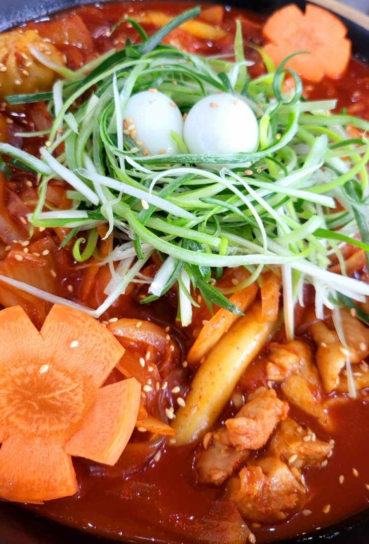  [진해]흩날리는 벚꽃이 예쁜 진해군항제 맛집 '요달의찜닭 진해점'