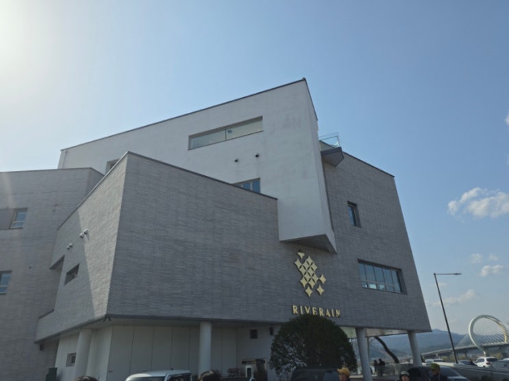  [춘천] 소양강뷰를 즐길 수 있는 대형카페_리버레인