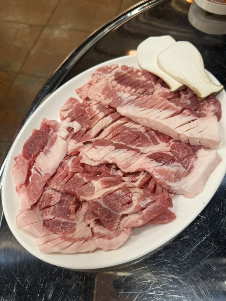  [울산 맛집] "퇴근길 뒷집"에서 먹은 꼬들꼬들 목살과 한방 껍데기, 고기 맛집