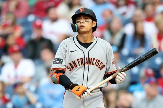  [속보] 이정후의 질주! 상대 투수 욕 나오겠네, 아버지 떠오른 기습 번트…19일 LAA전 1회 번트 안타→4G 연속 안타 행진