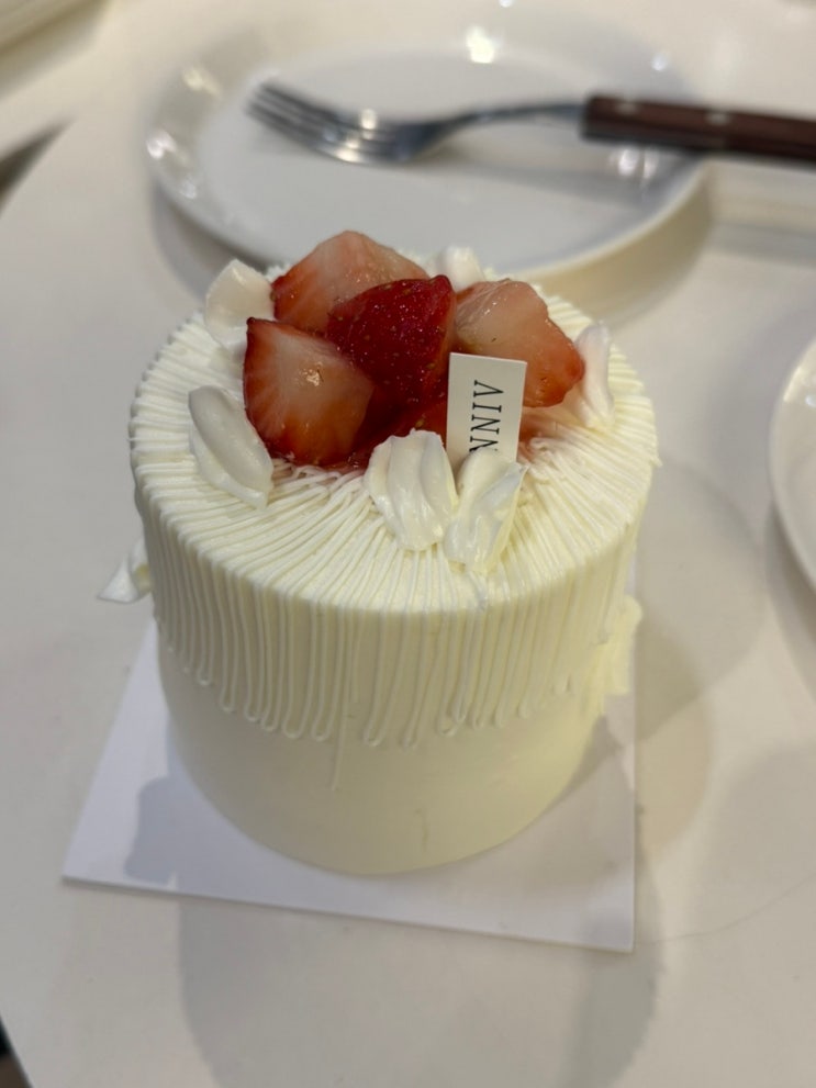  애니브(ANNIV) 명동 롯데백화점 본점 케이크 맛집!