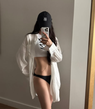 <b>효민</b>, <b>결혼</b> 후 더 예뻐진 비결? 서울대 <b>금융맨</b> 남편+완벽 바캉스룩!