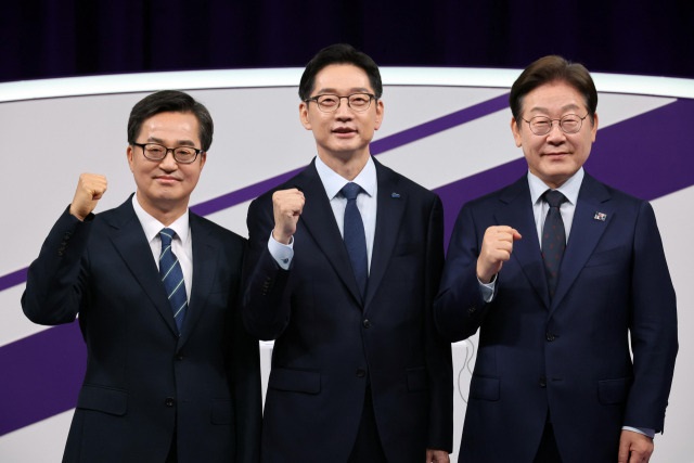 <b>이재명</b> “민주당은 중도정당”…김경수·<b>김동연</b>과 정체성... 