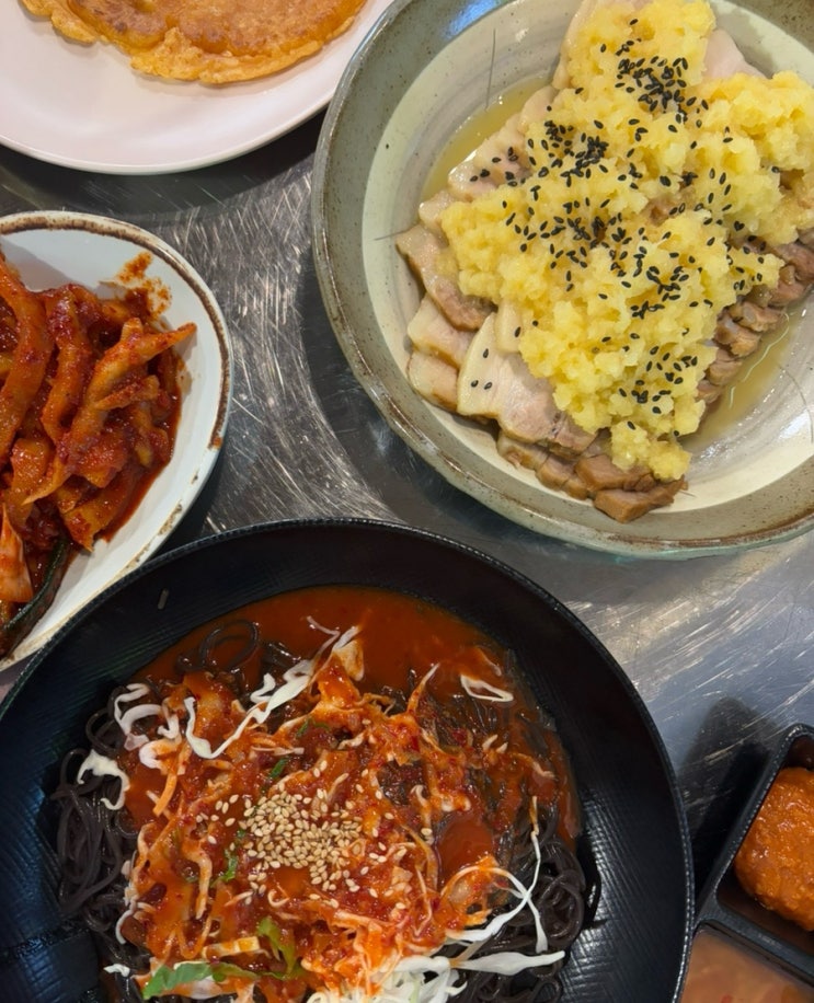  마곡나루 마늘 보쌈 맛집 형제족발보쌈