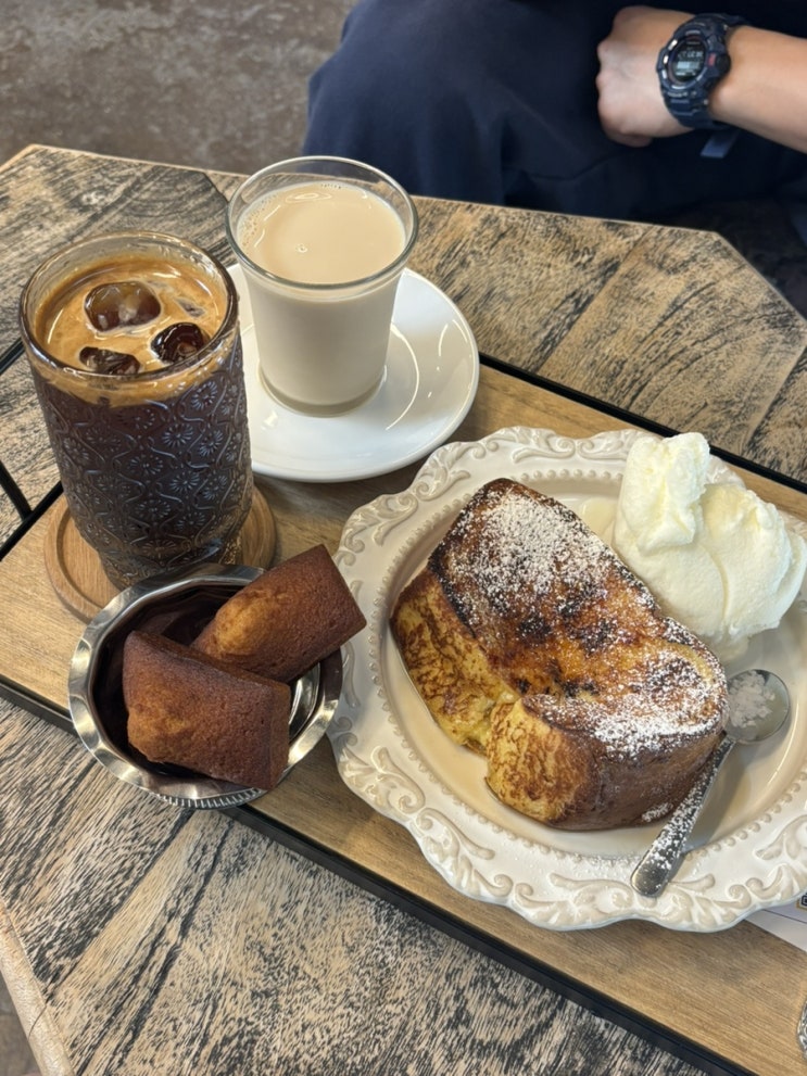  제주 구좌 카페 성산일출봉 근처 프렌치토스트 맛집 폭삭속았수다 촬영지, 보롬창고