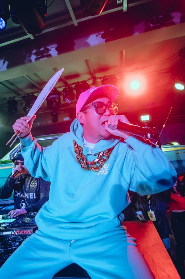 [단독] DJ DOC <b>이하늘</b> vs <b>쥬비트레인</b>, 고소전의 전말