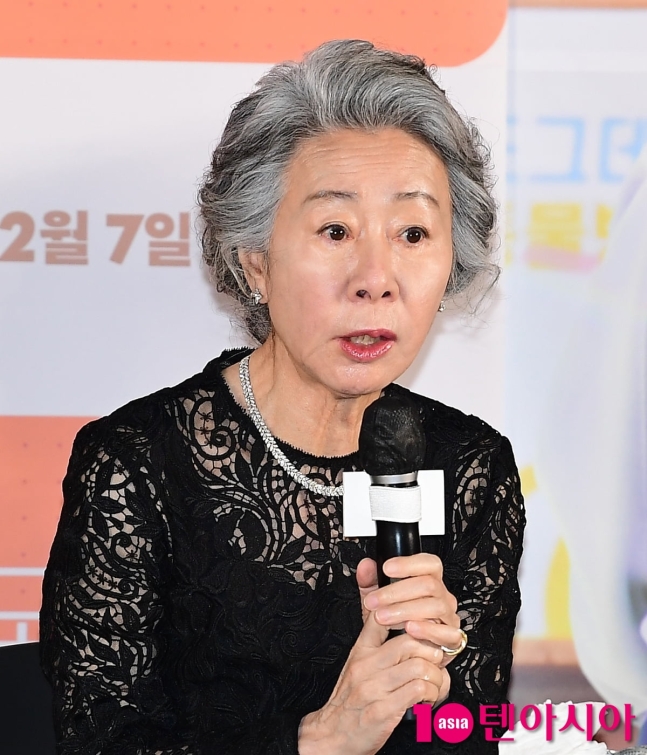 <b>윤여정</b> 첫째 子 <b>동성</b>애자였다 뉴욕 <b>동성 결혼</b> 사위를 더 사랑해