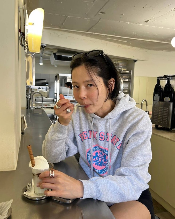  김나영의 애슬레저룩 패션에 함께한 여자 운동화로 휠라 신상 트레일 여성 러닝화의 매력 알아보기