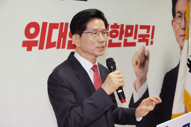  [속보] 김문수 “65세 이상, 오전 9시~오후 5시 버스도 무료” 공약