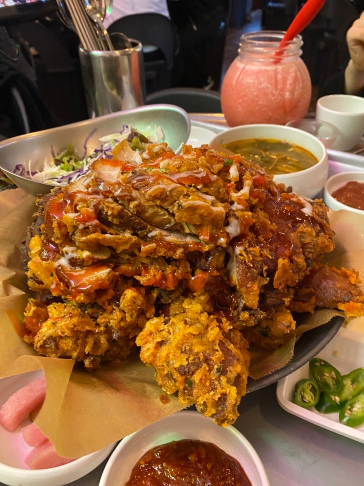 동교동 맛집 홍대 족발 웨이팅 연남족발1987 비오는날 저녁 튀김족발맛집 홍대입구역 저녁