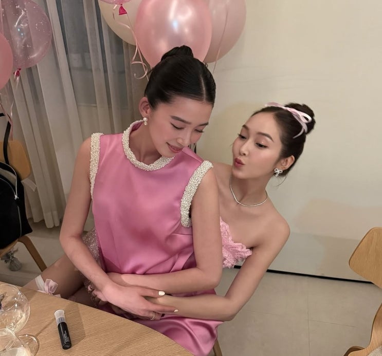<b>아이린</b>X<b>제시카</b>, 생일파티 현장 공개…“투샷 비주얼 미쳤다”