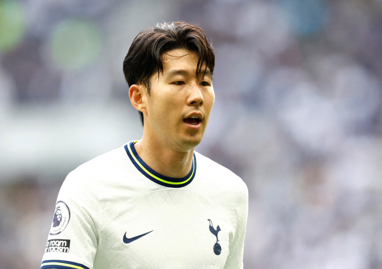 <b>손흥민</b>: 한국 축구의 자랑, 세계 축구의 <b>슈퍼스타</b>