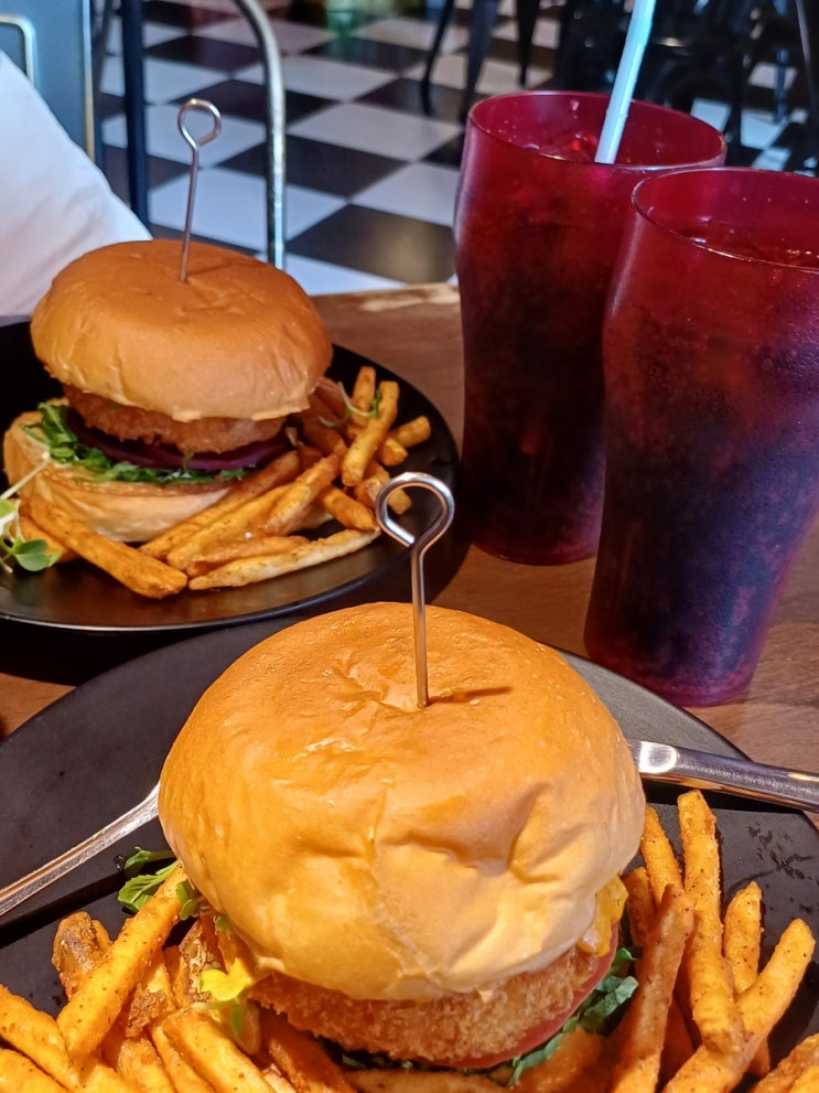  사당역 점심 맛집 햄버거 미스피츠 사당동 웨이팅맛집 틀에 박히지 않는 유니크함 MISFITS