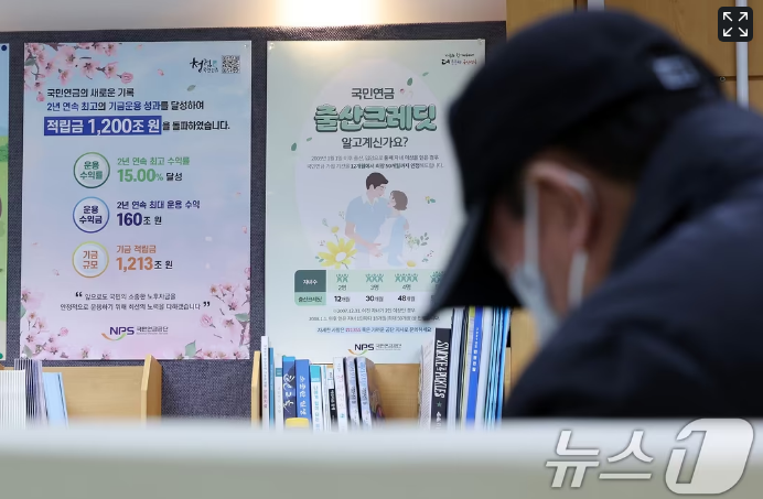 "보험료 열심히 냈는데"…국민연금 타 기초연금 깎인 70만명 "보험료 열심히 냈는데"…국민연금 타 기초연금 깎인 70만명