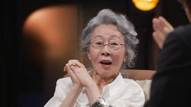 윤여정, 아들 커밍아웃 최초 고백…“동성화 합법화한 뉴욕서 결혼식”