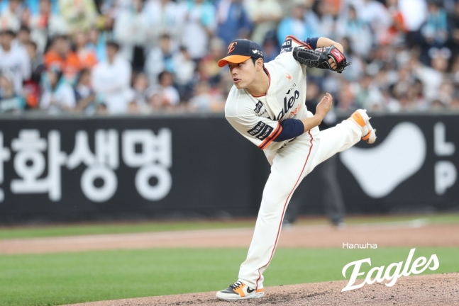 6연승, <b>문동주</b> 5이닝완투승, 플로리얼 <b>노시환</b> 홈런