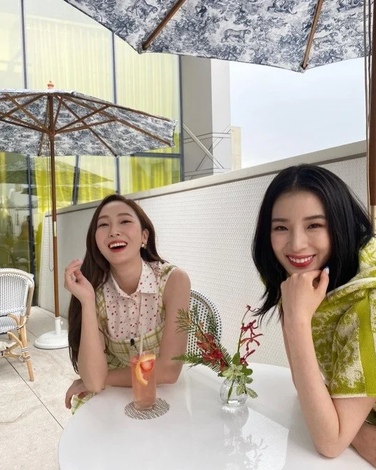 “<b>아이린</b> 품에 쏙” <b>제시카</b> 생일파티 현장 공개…10년 우정이... 