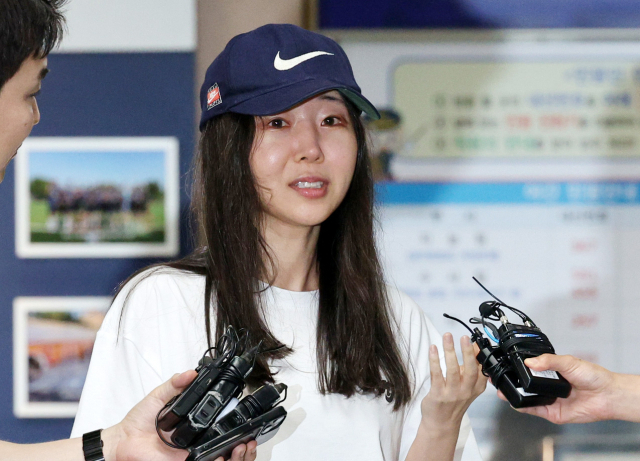  하이브와 민희진 법정 공방, 17일 주주 간 계약 해지 확인 소송 2차 변론 진행 - 민 전 대표는 불참 양측 십여명의 변호인단만 참석