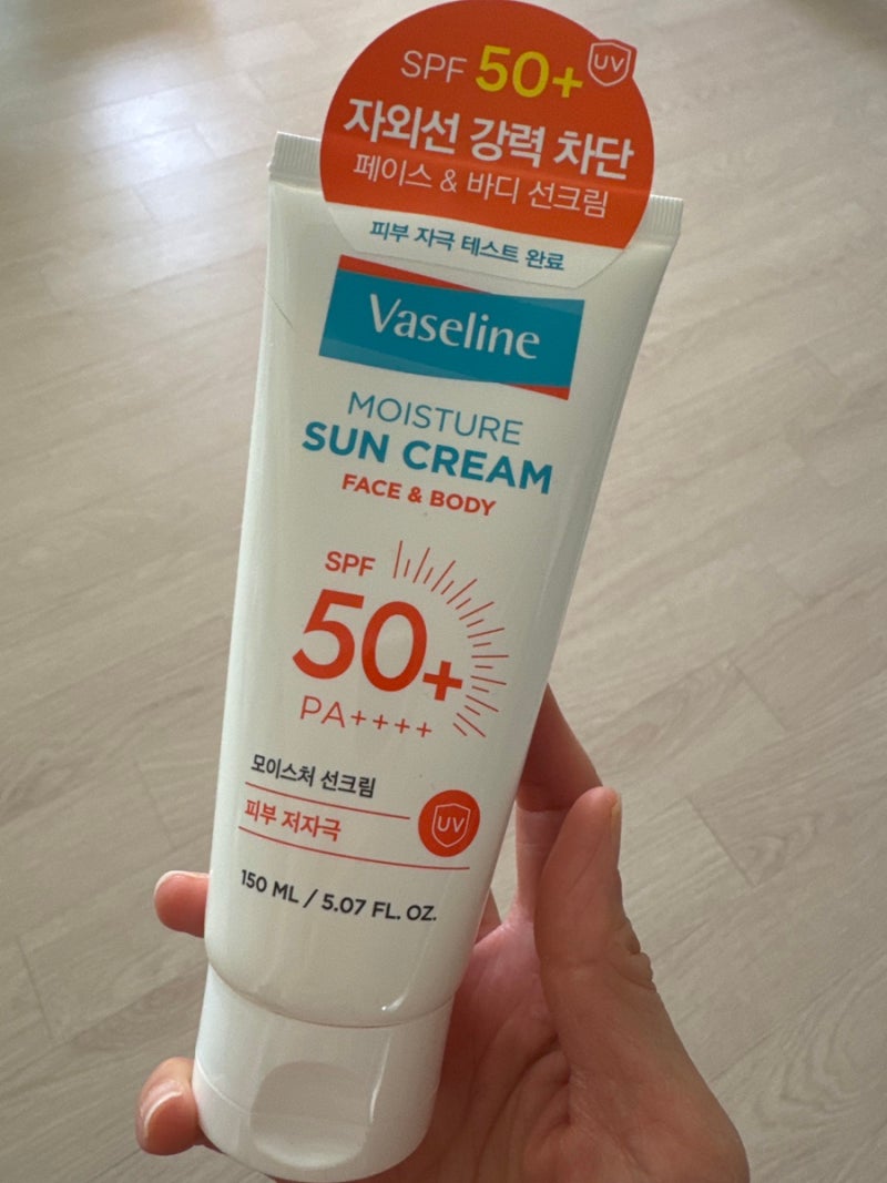 [애경]수분가득 품은 바세린 촉촉한 모이스처 선크림 추천 페이스 앤 바디 선크림: 여름철 햇....