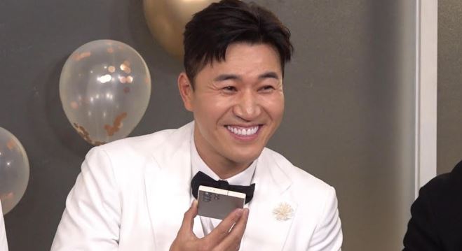 <b>김종민</b> 결혼, 11살 연하 <b>아내</b>와 신라호텔서 비공개 웨딩! 사회... 