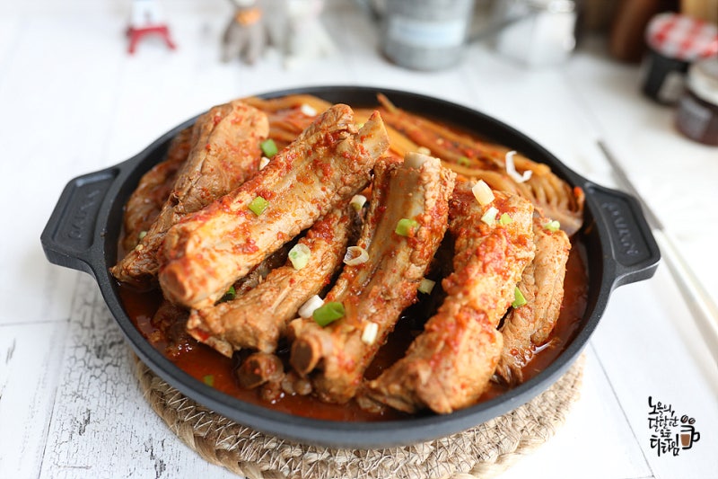 압력솥으로 만든 등갈비김치찜! 류수영 레시피로 부드럽고 촉촉하게