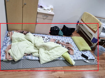"치매환자 침대 밑에서 쉬라니"…요양보호사의 눈물 "치매환자 침대 밑에서 쉬라니"…요양보호사의 눈물
