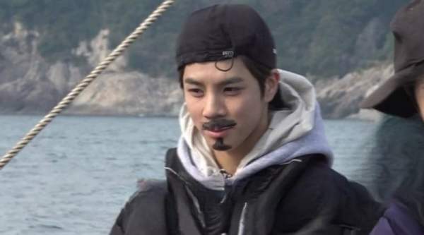 벗고 상남자로! <b>정동원</b>, <b>수염</b>+먹방+댄스까지 무인도에서 대폭발