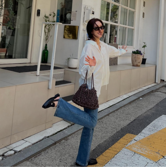  정려원 수수한 데일리룩 패션 포인트 가방 어떤거?