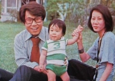 윤여정 첫째 아들 동성애자 커밍아웃 뉴욕서 결혼식 올려 전남편 조영남