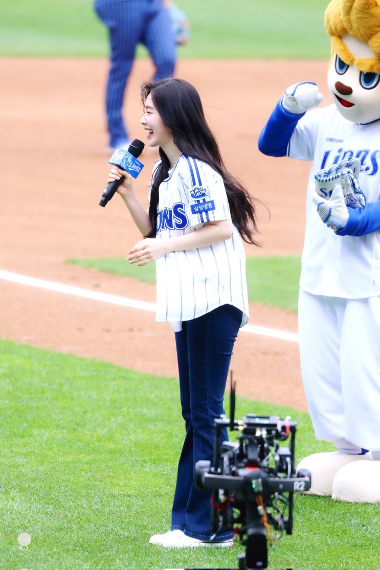 <b>레드벨벳</b> 아이린 250420 <b>삼성</b>라이온즈 시구 속 플레어... 