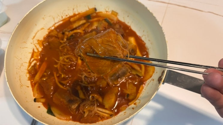  캠핑과 집들이를 위한 완벽한 선택 레드갈비찜 밀키트로 간편하게 즐기세요