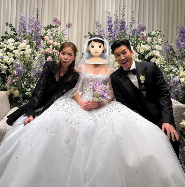  [스타스느스] 신지, 김종민 결혼식서 ‘26년 팀워크 인증샷’