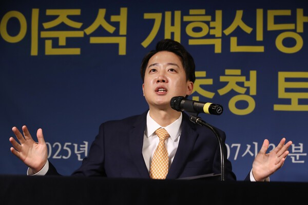 [속보] <b>전장연 지하철 탑승 시위</b>, 서울교통공사와 긴장 고조