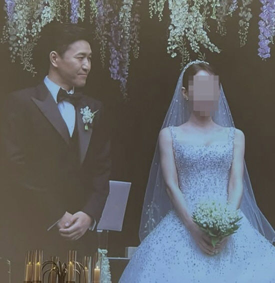 <b>김종민 아내 사진</b> 왜 올려 <b>인순이</b> 결혼식 참석샷 삭제 비연예인... 