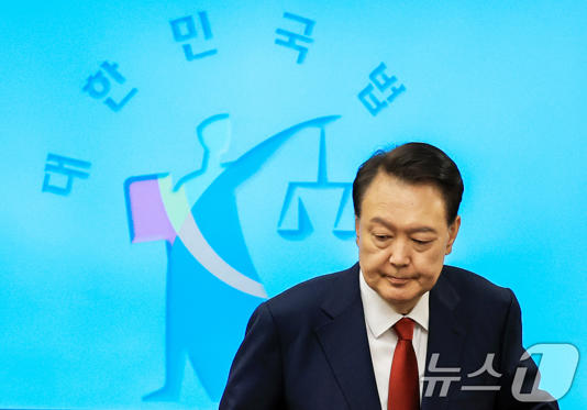 尹측 "<b>의원 끌어내기</b> 불가능"…軍관계자 "잘 알면서 왜 <b>지시</b>했나"