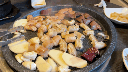  군포 맛집 <황소곱창>, 비 오는 날 야무지게 한 끼! 생간 천엽 싱싱한 거 실화냐..! (군포 곱창 / 당동 맛집)