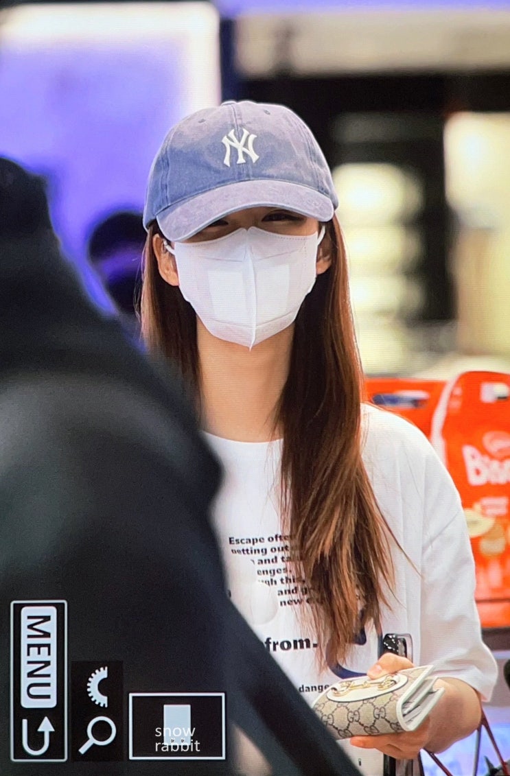 <b>엔믹스</b>의 공항패션 속 모자, 볼캡 알아보기 @<b>MLB</b> 엠엘비 설윤... 