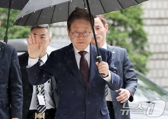 <b>이재명</b> 전 대표 <b>선거법</b> 상고심, 대법원 <b>전원합의체</b> 회부... 